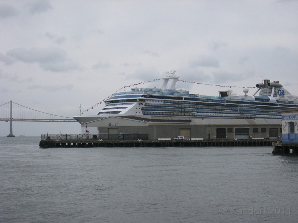 2011 Bay 2 Breakers Saturday 0405.JPG - I was able to participate in the 2011, 100th anniversary of the San Francisco Bay to Breakers 12K race. A great weekend for sight seeing and racing.